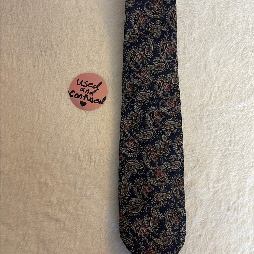 Oscar de la Renta Navy and Red Paisley Tie - Picture 3 of 5